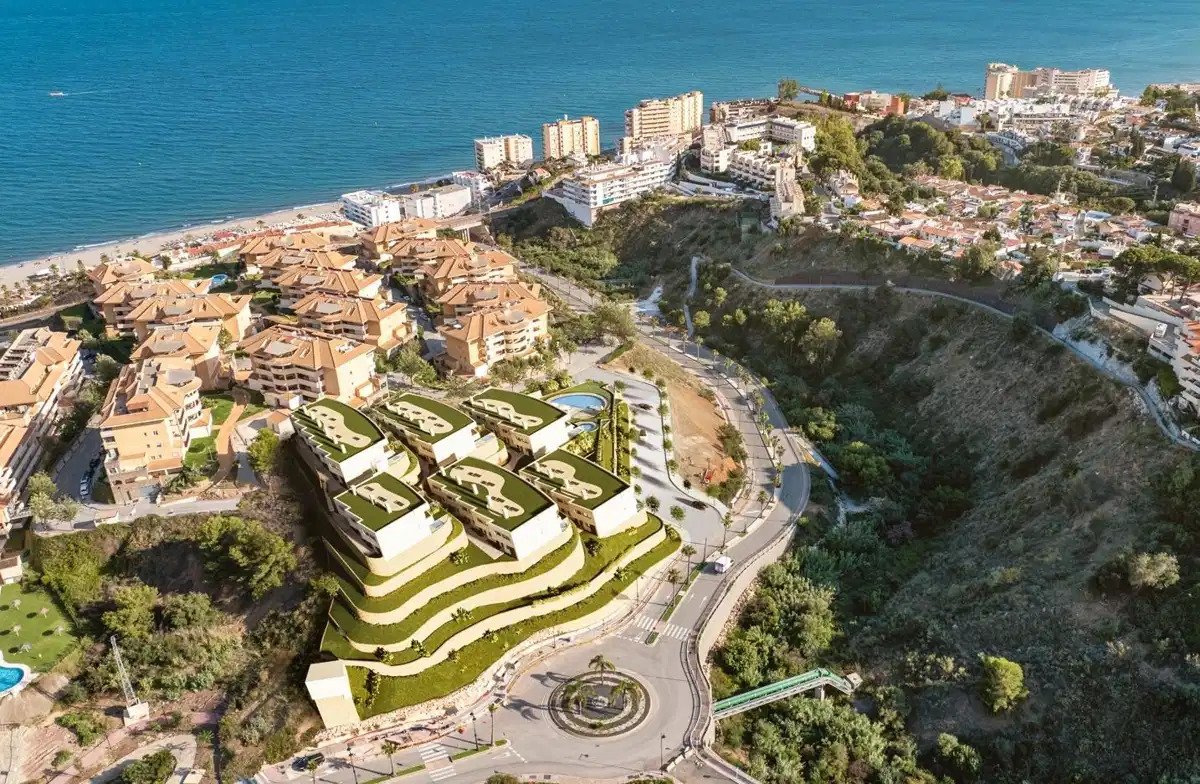 3-Bedroom, 2-Bathroom Townhouse with Sea Views and Private Garden near Fuengirola