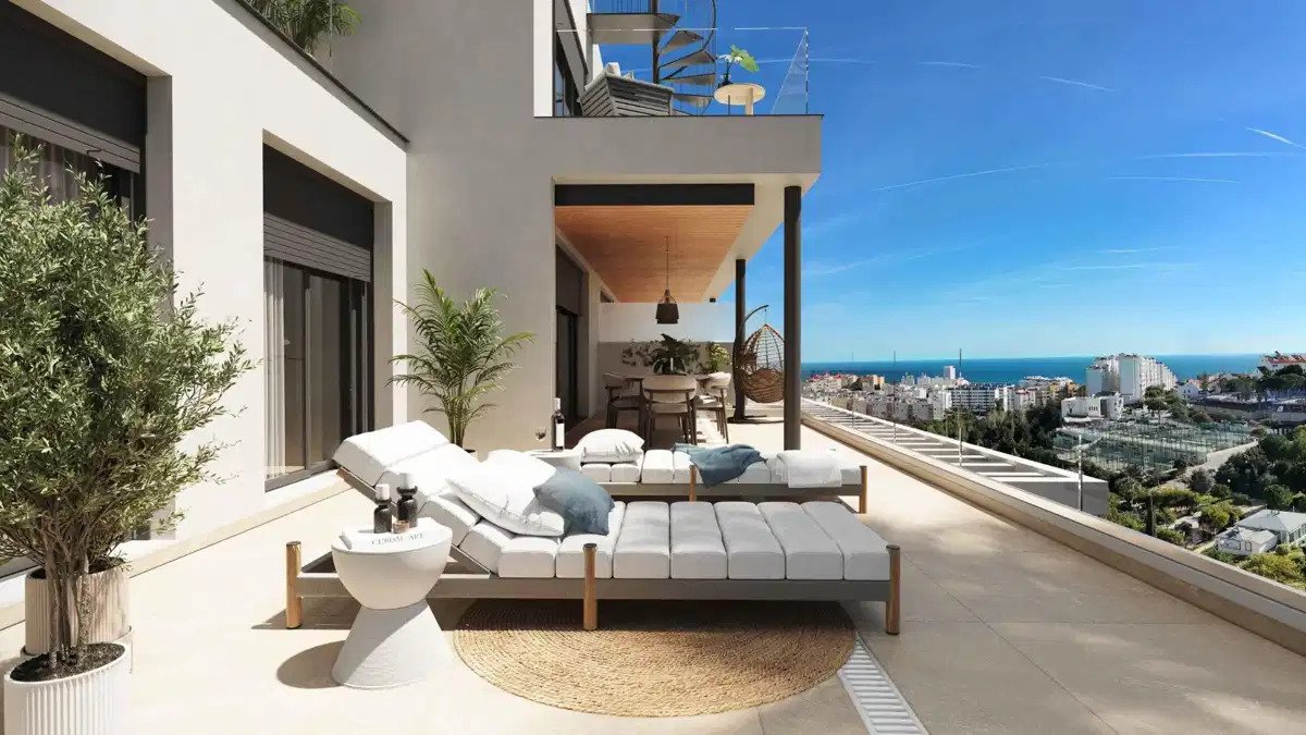 2-Bedroom, 2-Bathroom Penthouse with Sea Views and Luxury Amenities in Estepona