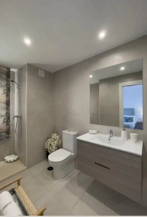 2-Bedroom, 2-Bathroom Apartment with Rooftop Pool and Panoramic Views in Nueva Andalucía