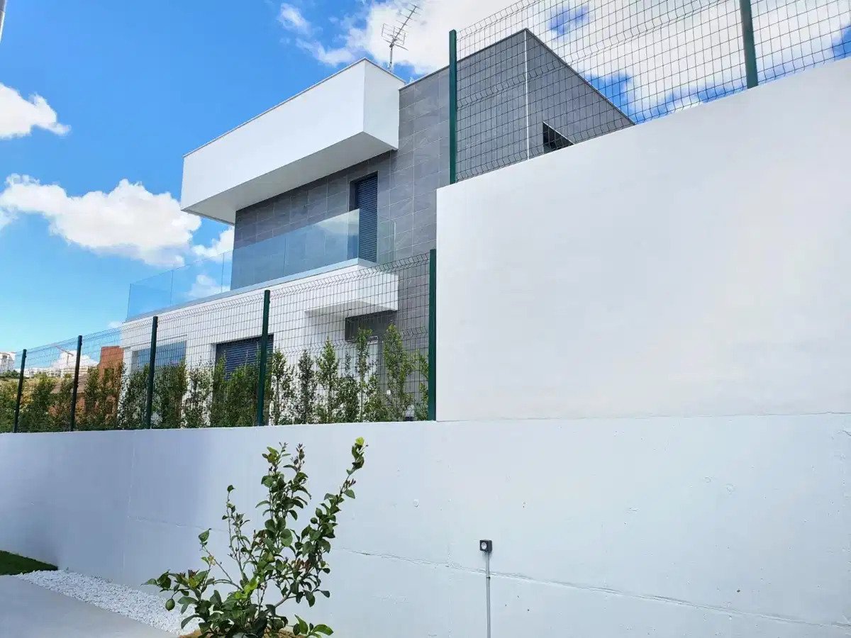 4-Bedroom, 3-Bathroom Modern Villa with Private Pool and Garden in La Duquesa, Manilva