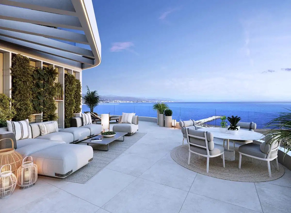 2-Bedroom, 2-Bathroom Luxury Beachfront Apartment with Panoramic Sea Views in Málaga City