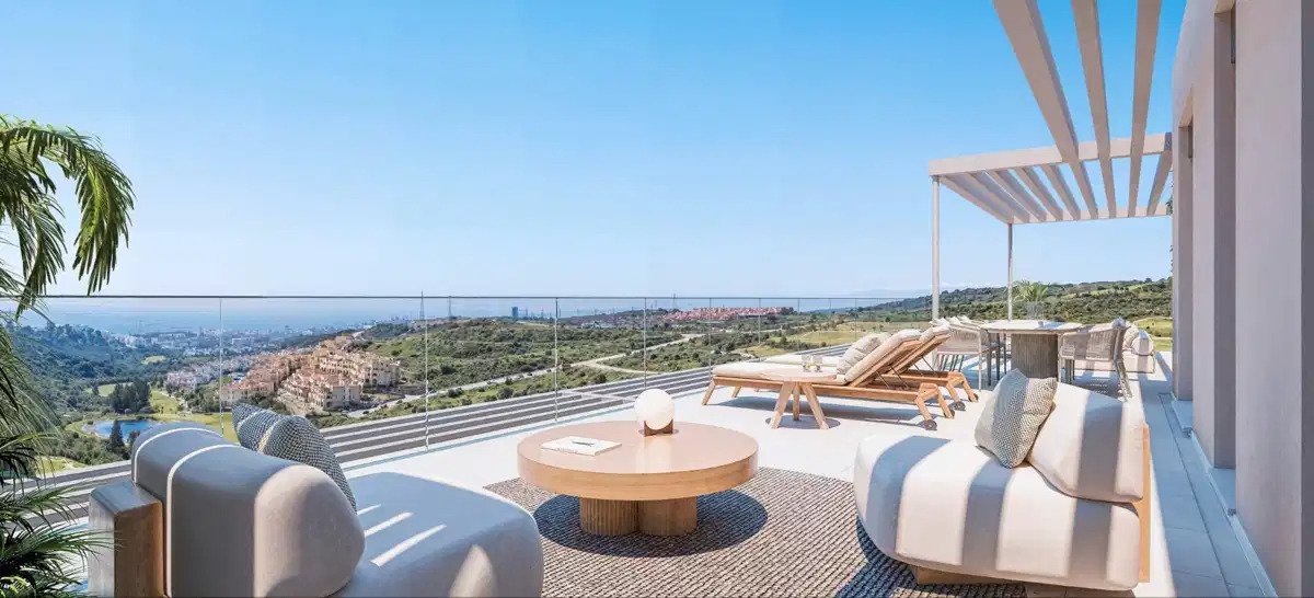 2-Bedroom, 2-Bathroom Apartment with Panoramic Golf and Sea Views near Estepona