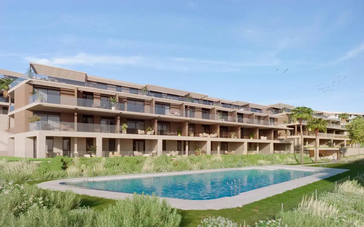 3-Bedroom, 2-Bathroom Apartment with Golf and Sea Views near Estepona