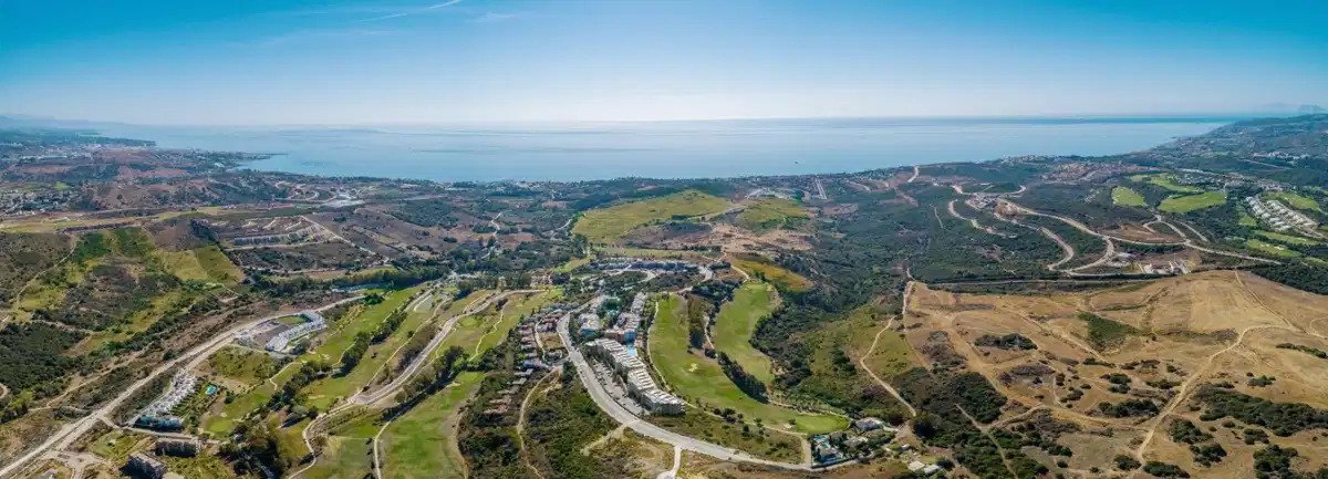 2-Bedroom, 2-Bathroom Apartment with Panoramic Golf and Sea Views in Estepona Golf