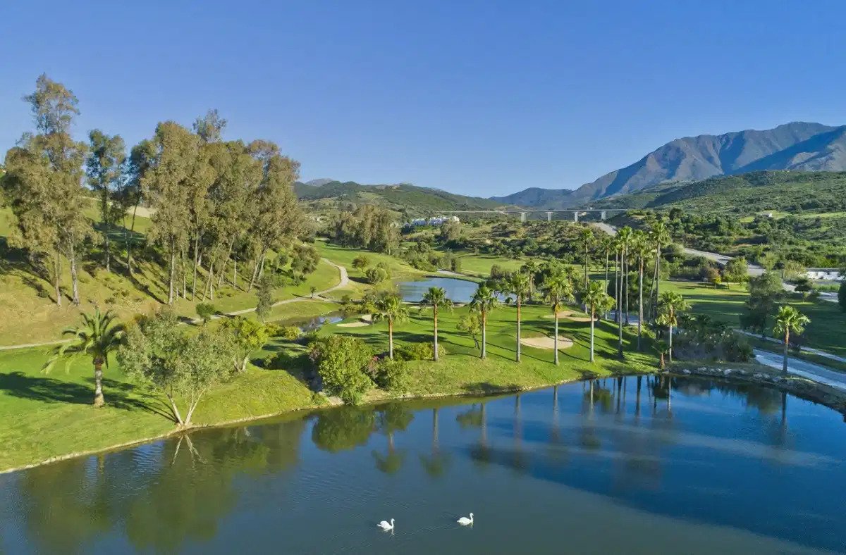 2-Bedroom, 2-Bathroom Apartment with Panoramic Golf and Sea Views in Estepona Golf