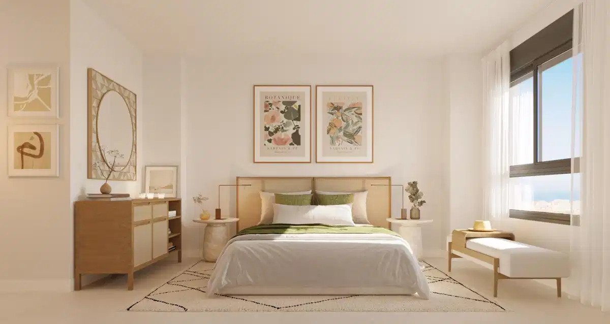 3-Bedroom, 2-Bathroom Apartment in Prestigious Torremolinos Complex with Panoramic Terraces