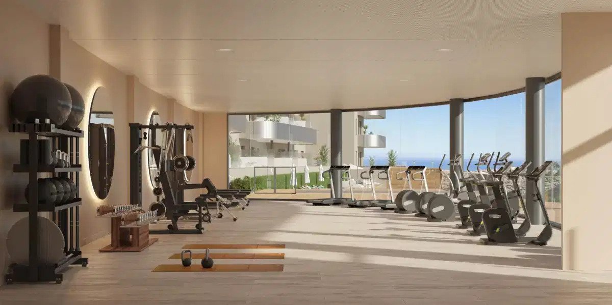 3-Bedroom, 2-Bathroom Apartment in Prestigious Torremolinos Complex with Panoramic Terraces