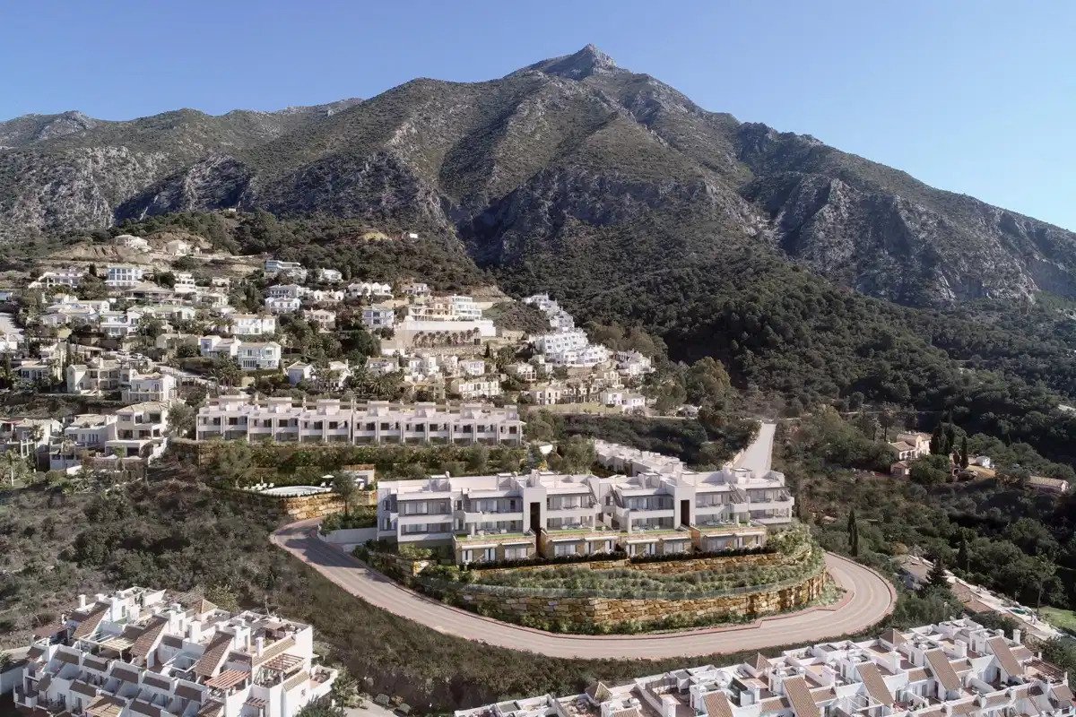 3-Bedroom, 2-Bathroom Penthouse with Panoramic Views in Istán near Marbella