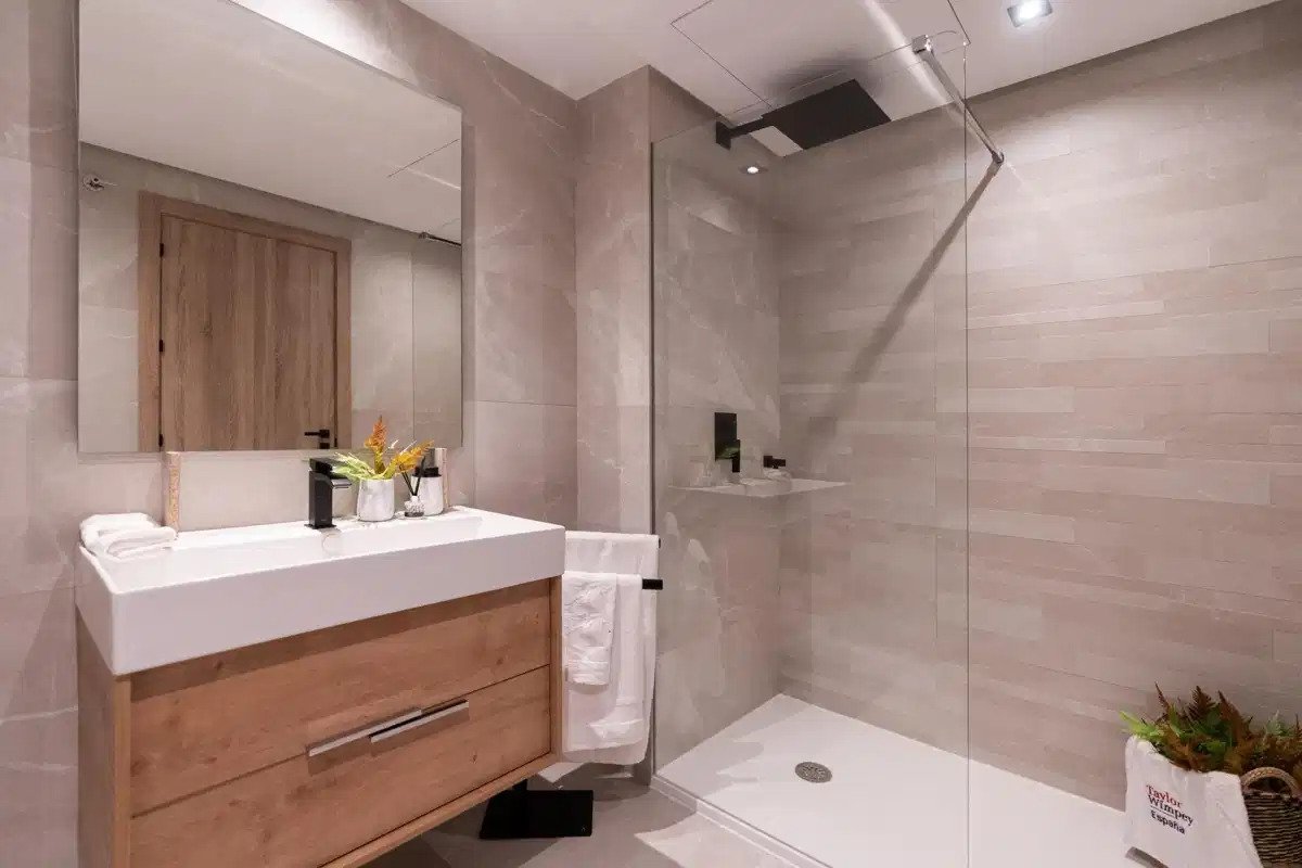 3-Bedroom, 2-Bathroom Penthouse with Panoramic Views in Istán near Marbella