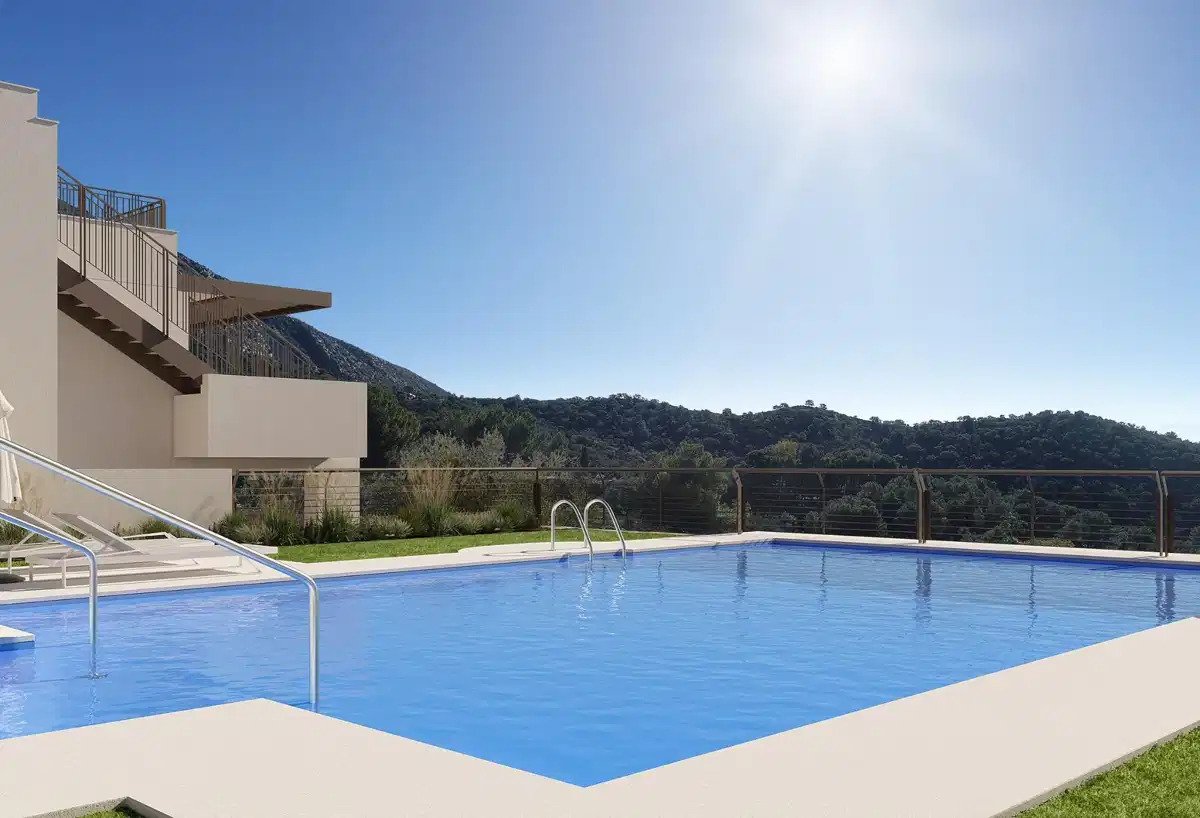 3-Bedroom, 2-Bathroom Penthouse with Panoramic Views in Istán near Marbella