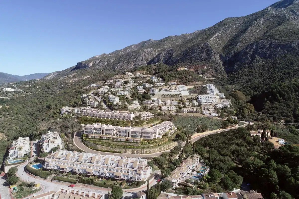 3-Bedroom, 2-Bathroom Penthouse with Panoramic Views in Istán near Marbella