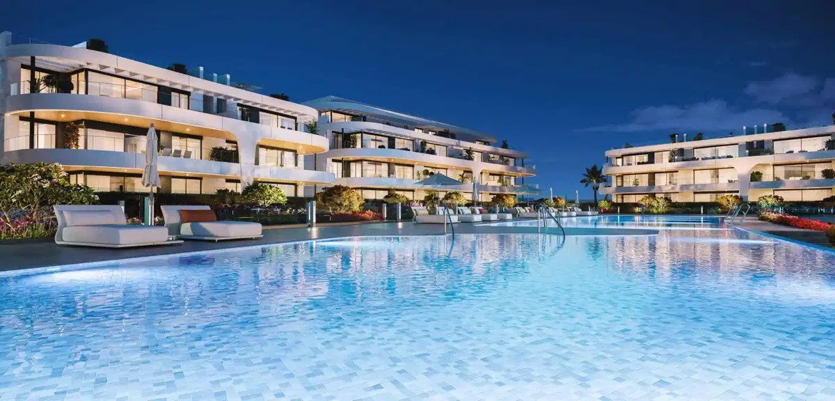 3-Bedroom, 2-Bathroom Apartment in Prestigious Atalaya Golf Complex Near Estepona