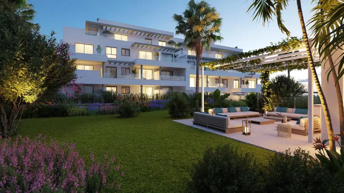 2-Bedroom, 2-Bathroom Apartment with Private Parking and Communal Pool Near the Beach in Las Lagunas de Mijas
