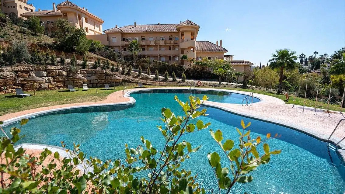 2-Bedroom, 2-Bathroom Penthouse with Resort-Style Amenities in Nueva Andalucía, Marbella