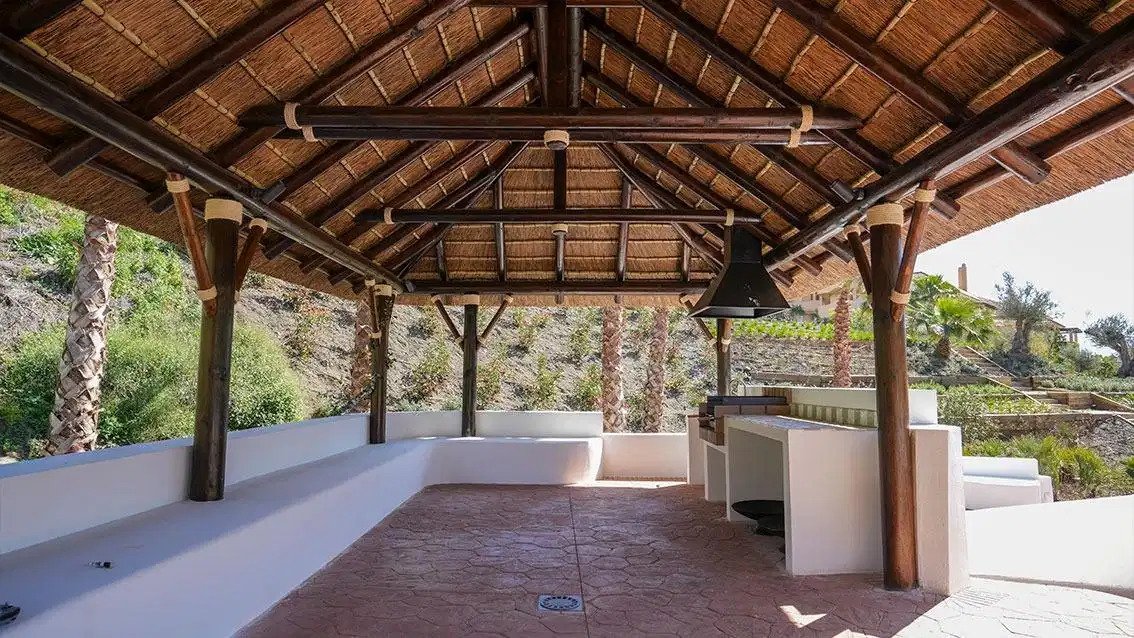 2-Bedroom, 2-Bathroom Penthouse with Resort-Style Amenities in Nueva Andalucía, Marbella