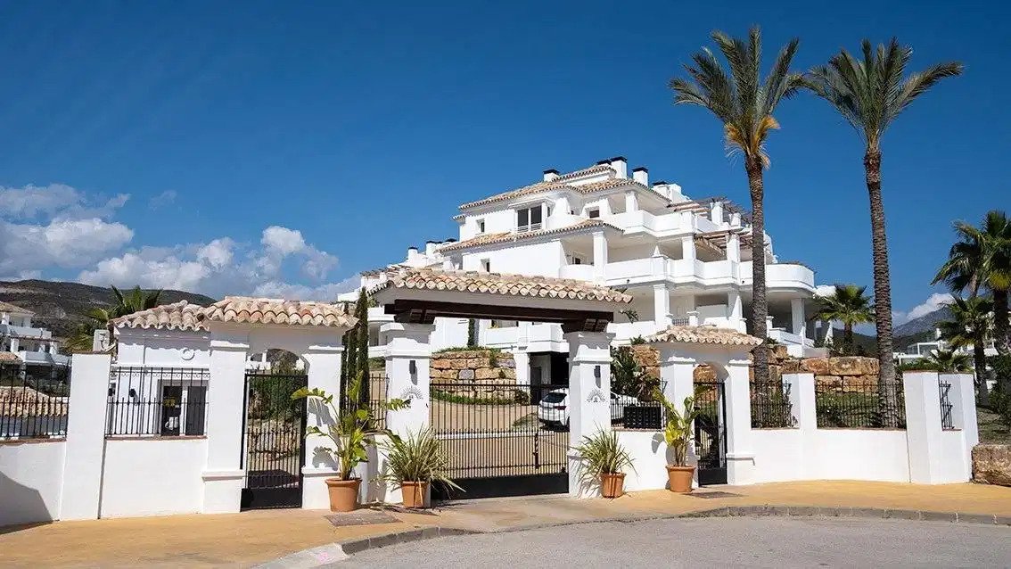 2-Bedroom, 2-Bathroom Penthouse with Resort-Style Amenities in Nueva Andalucía, Marbella
