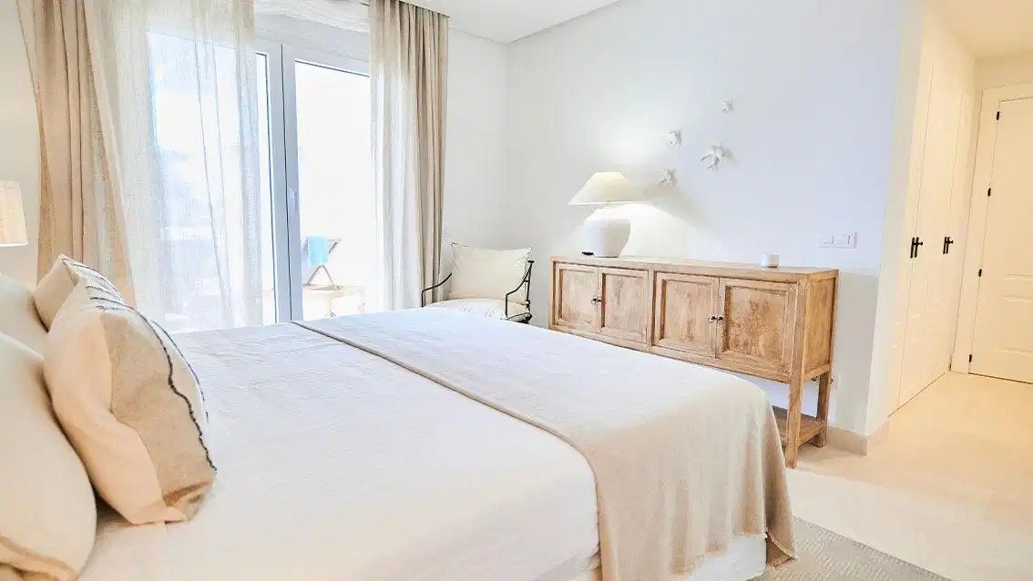 2-Bedroom, 2-Bathroom Penthouse with Resort-Style Amenities in Nueva Andalucía, Marbella