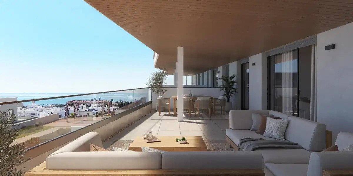 3-Bedroom, 2-Bathroom Penthouse with Panoramic Sea and Mountain Views in Selwo, Estepona