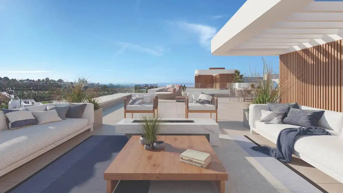 4-Bedroom, 4-Bathroom Modern Townhouse in El Paraíso with Private Garden, Gym and Spa
