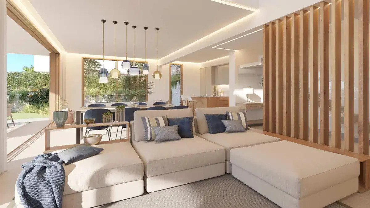 4-Bedroom, 4-Bathroom Modern Townhouse in El Paraíso with Private Garden, Gym and Spa