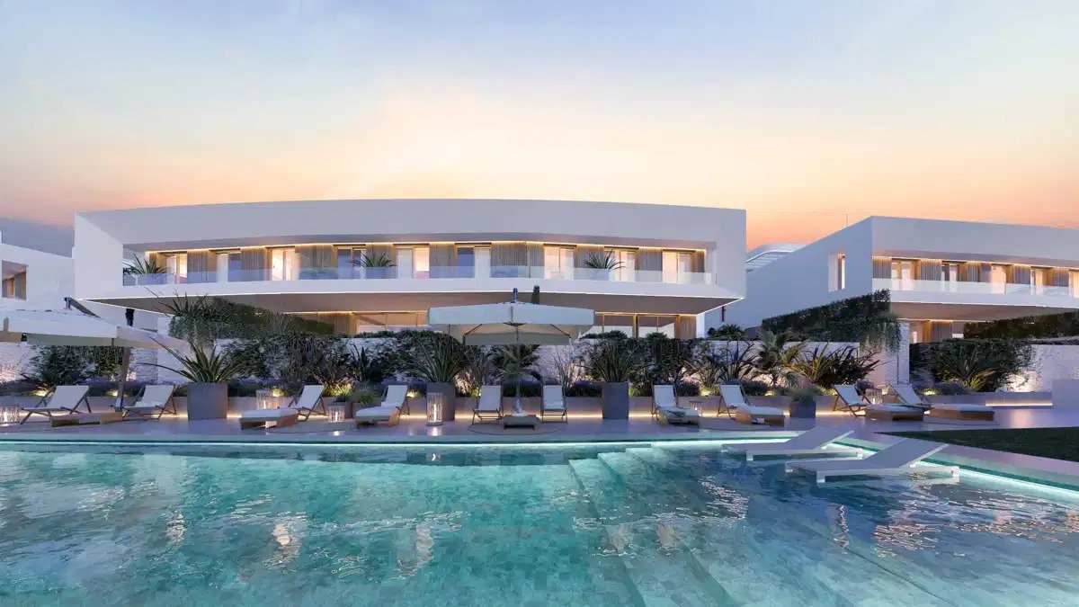 4-Bedroom, 4-Bathroom Semidetached Home in Boutique El Paraiso Complex