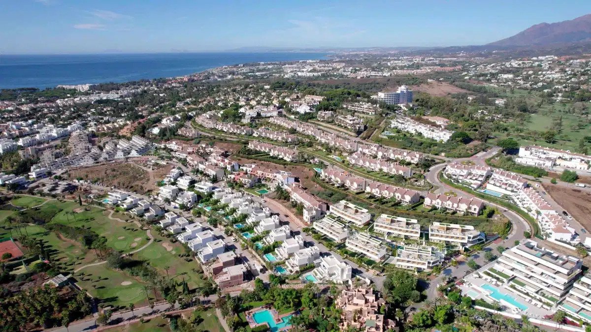 4-Bedroom, 4-Bathroom Semidetached Home in Boutique El Paraiso Complex
