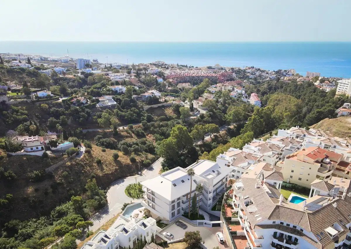 2-Bedroom, 2-Bathroom Apartment with Panoramic Sea Views in Torreblanca del Sol, Fuengirola