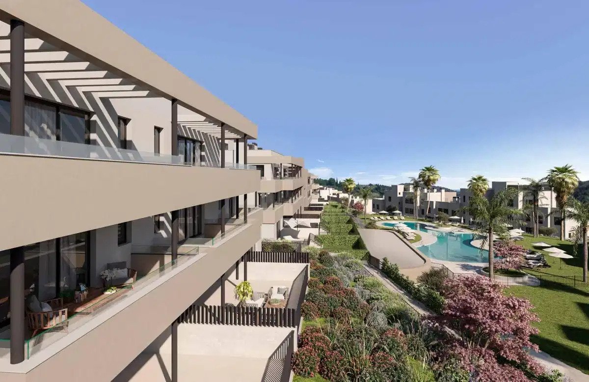 3-Bedroom, 2-Bathroom Ground Floor Apartment in Casares Costa with Spacious Terraces