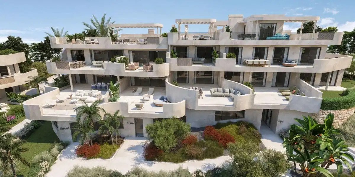 4-Bedroom, 3-Bathroom Penthouse with Resort-Style Amenities in Estepona