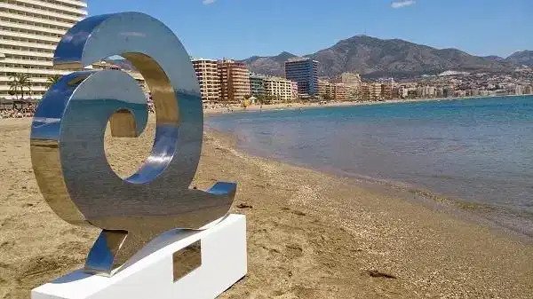 3-Bedroom, 2-Bathroom Penthouse with Modern Design in Fuengirola, 350m from the Sea