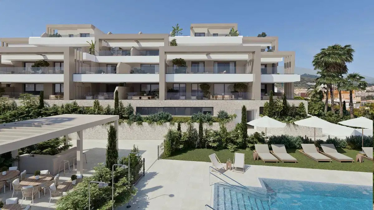 3-Bedroom, 2-Bathroom Ground Floor Apartment with Panoramic Sea Views in Estepona