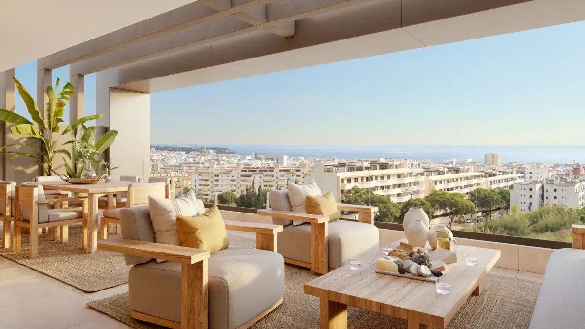 3-Bedroom, 2-Bathroom Ground Floor Apartment with Panoramic Sea Views in Estepona