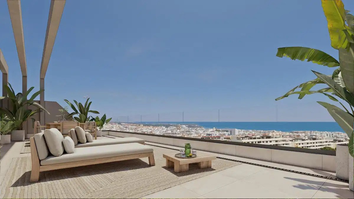 3-Bedroom, 2-Bathroom Ground Floor Apartment with Panoramic Sea Views in Estepona