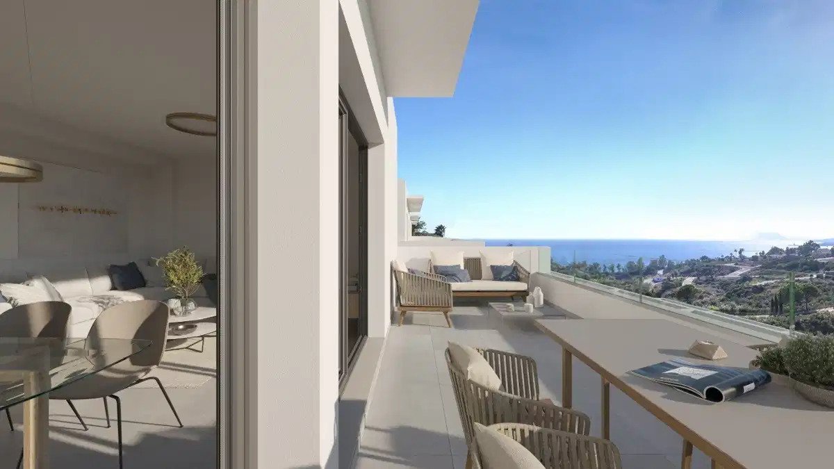 4-Bedroom, 3-Bathroom Townhouse with Sea Views and Spacious Terraces in Manilva