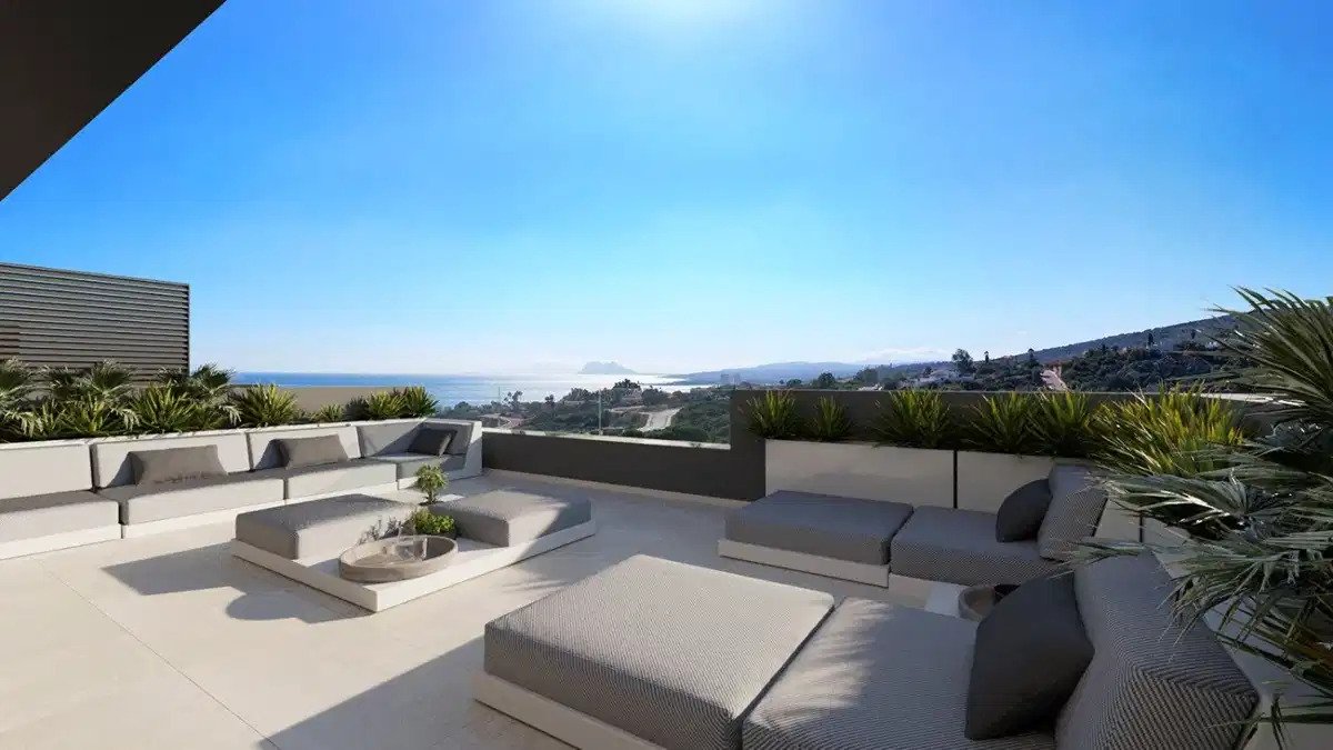 4-Bedroom, 3-Bathroom Townhouse with Sea Views and Spacious Terraces in Manilva