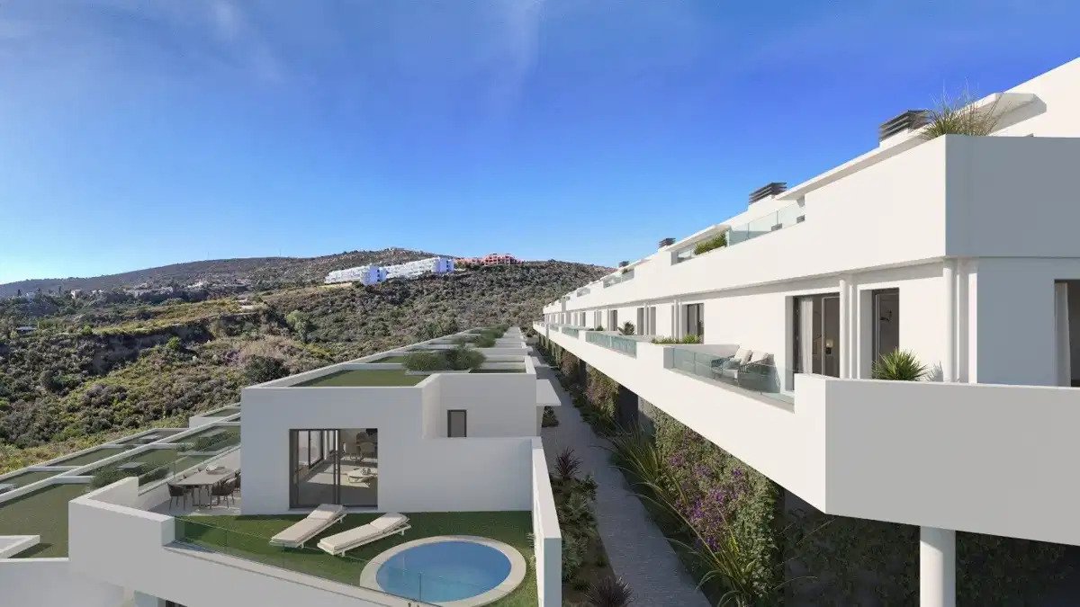 4-Bedroom, 3-Bathroom Townhouse with Sea Views and Spacious Terraces in Manilva