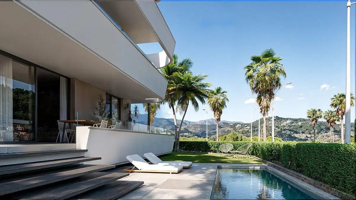 3-Bedroom, 2-Bathroom Contemporary Apartments with Rooftop Pool in Las Mesas, Estepona