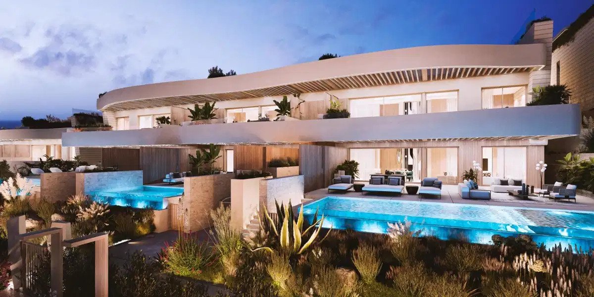 4-Bedroom, 4-Bathroom Semidetached Home in Exclusive Beachfront Complex Near Marbella