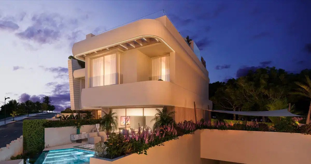 4-Bedroom, 4-Bathroom Semidetached Home in Exclusive Beachfront Complex Near Marbella