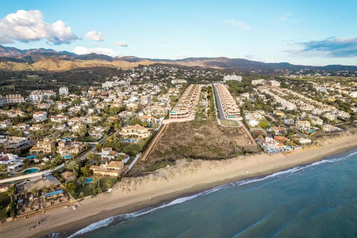 4-Bedroom, 4-Bathroom Semidetached Home in Exclusive Beachfront Complex Near Marbella