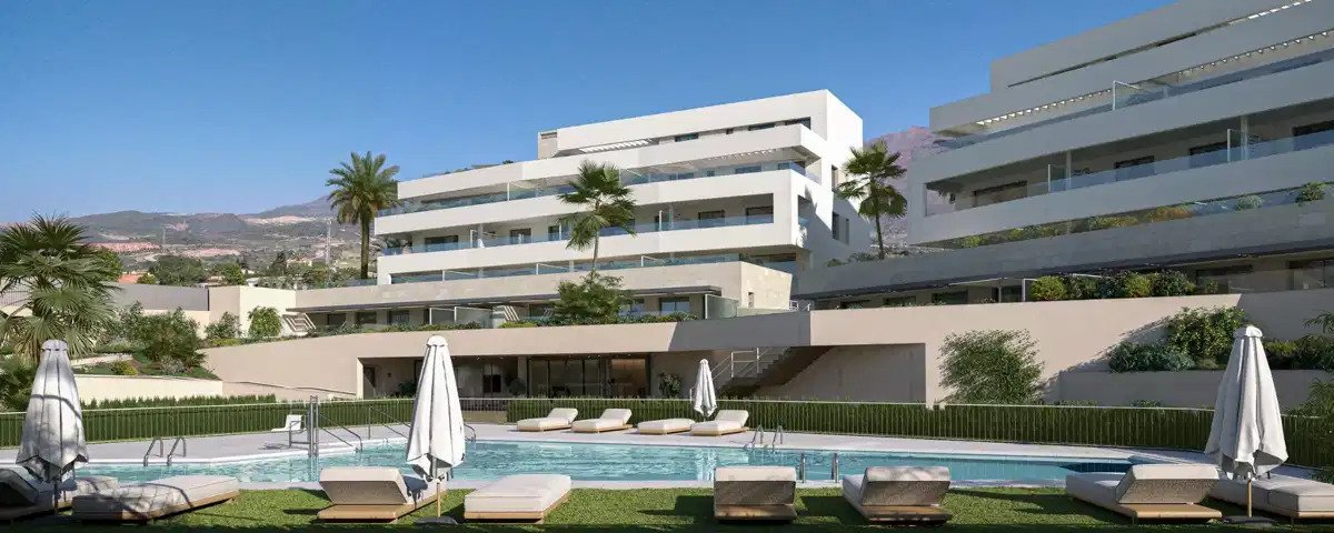2-Bedroom, 2-Bathroom Luxury Ground Floor Apartment with Sea Views in Estepona