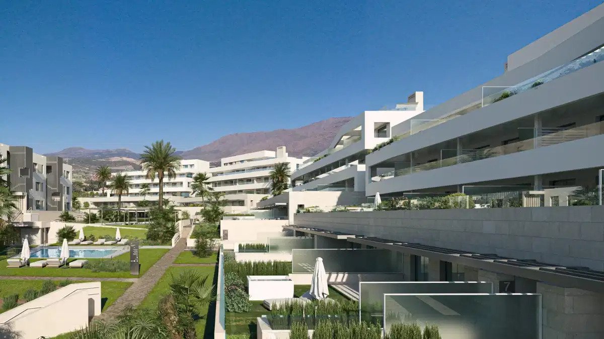 2-Bedroom, 2-Bathroom Luxury Ground Floor Apartment with Sea Views in Estepona