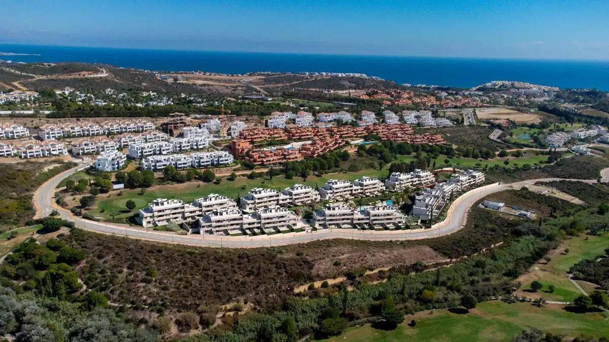 4-Bedroom, 3-Bathroom Ground Floor Apartment in Casares Costa with Spacious Terraces and Communal Pool