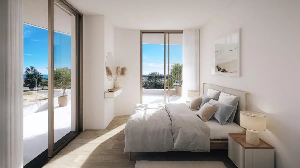 3-Bedroom, 2-Bathroom Luxury Beachfront Ground Floor Apartment with Panoramic Sea Views in Málaga