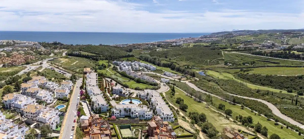 3-Bedroom, 2-Bathroom Penthouse with Panoramic Golf, Sea, and Mountain Views in Casares