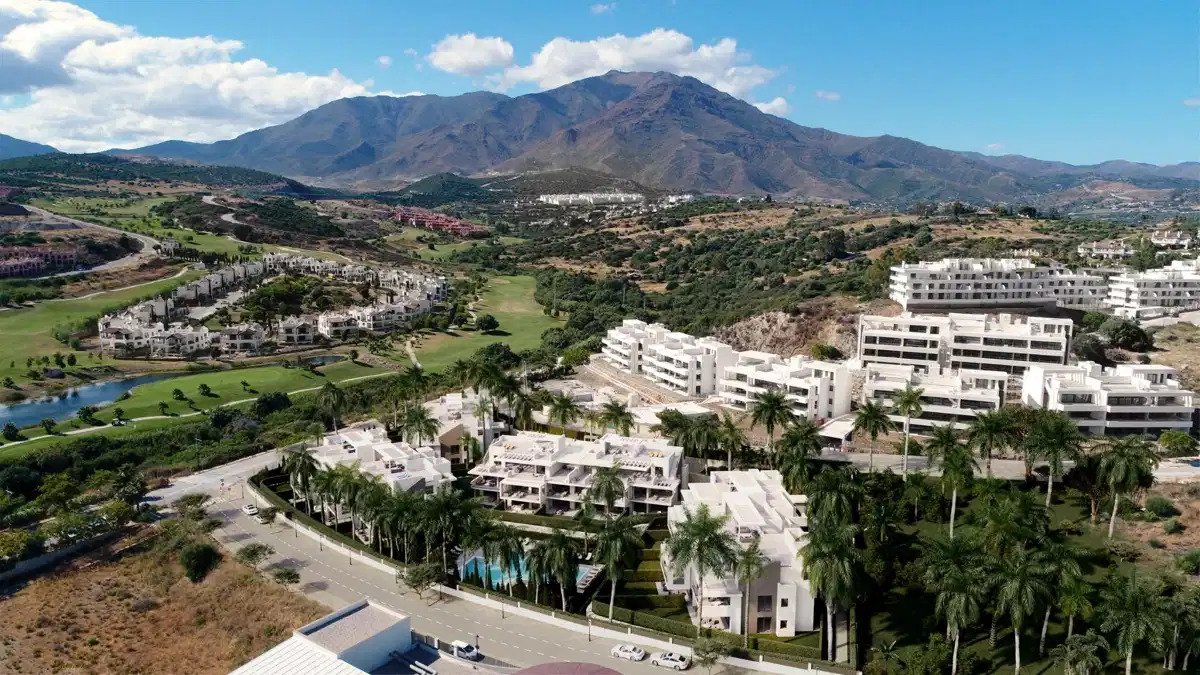 2-Bedroom, 2-Bathroom Modern Ground Floor Apartment with Expansive Terrace in Estepona
