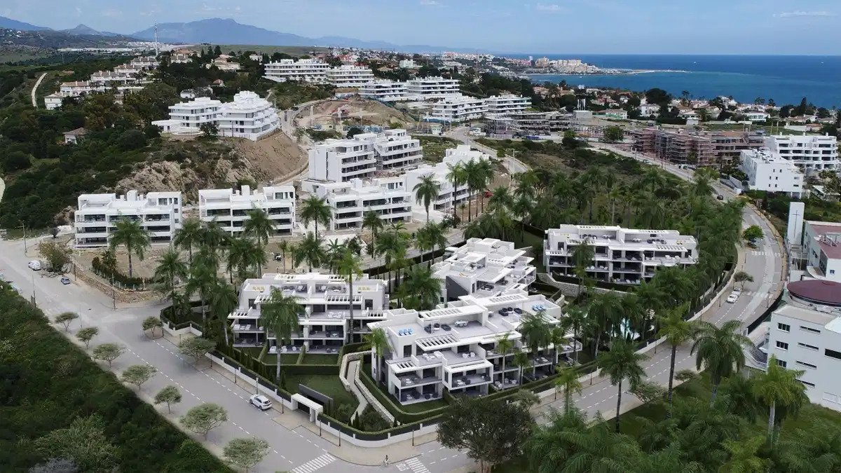 2-Bedroom, 2-Bathroom Modern Ground Floor Apartment with Expansive Terrace in Estepona