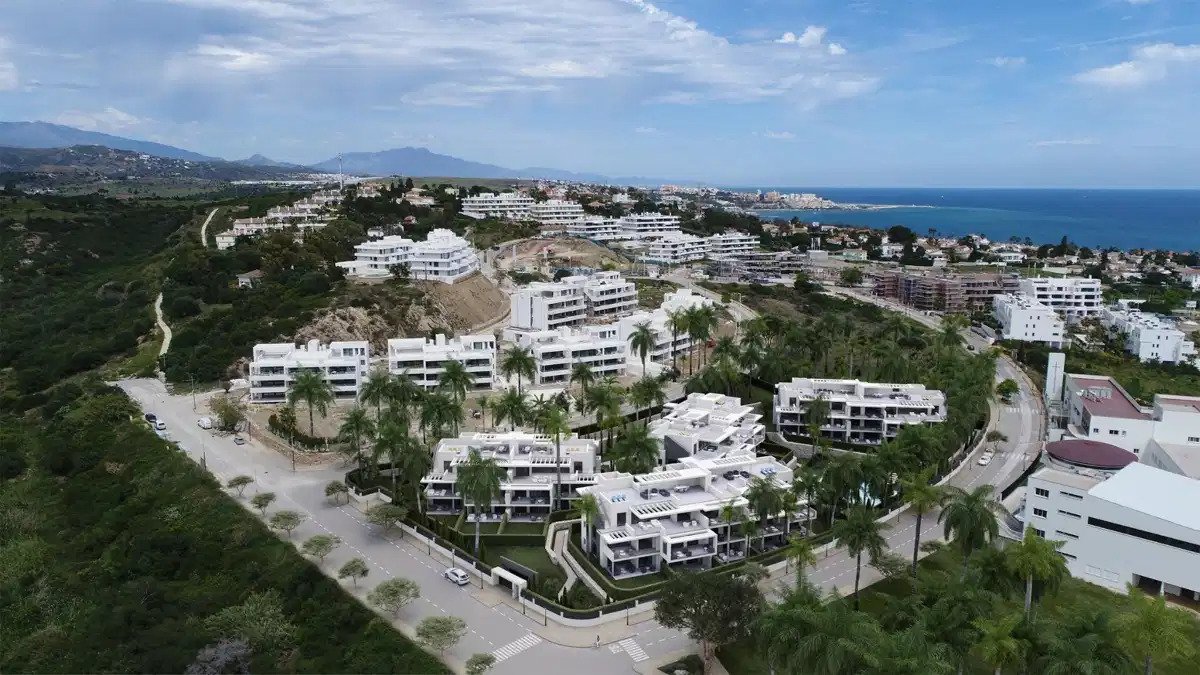 2-Bedroom, 2-Bathroom Modern Ground Floor Apartment with Expansive Terrace in Estepona