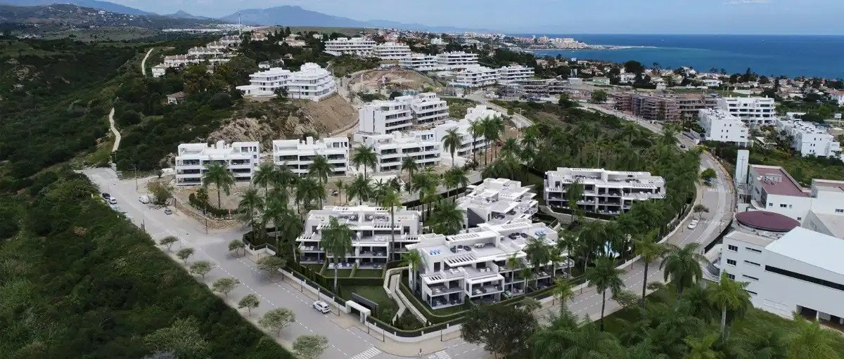 2-Bedroom, 2-Bathroom Modern Ground Floor Apartment with Expansive Terrace in Estepona