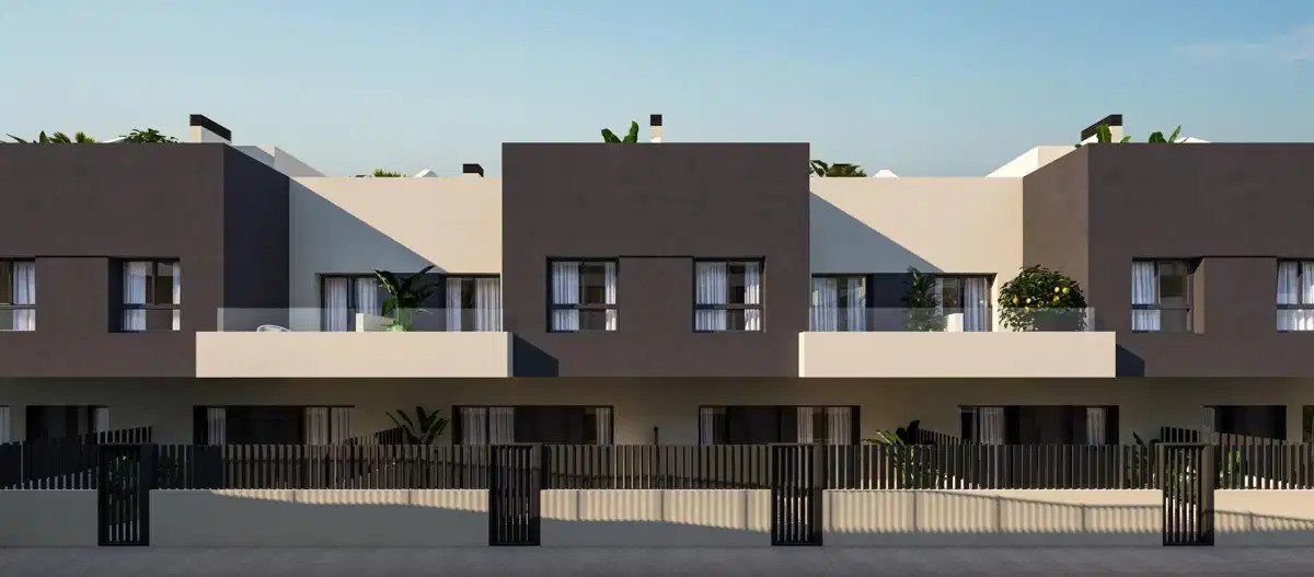 4-Bedroom, 3-Bathroom Townhouse Just 800m from the Beach in Torre del Mar